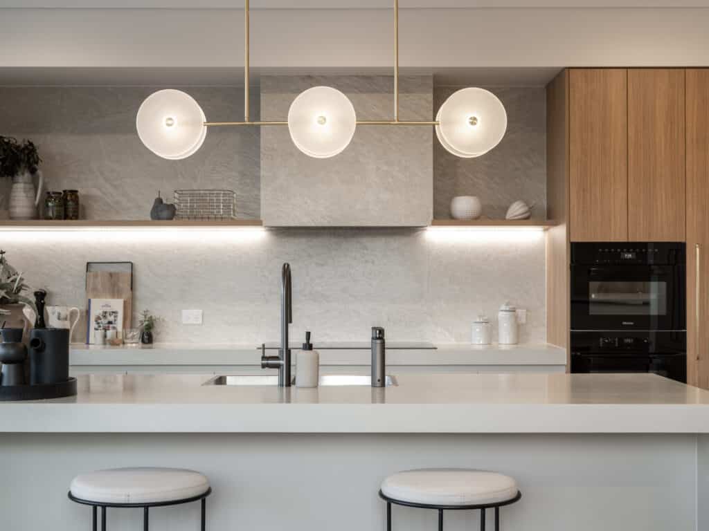 A modern kitchen featuring the Whitsunday benchtop from Eco Benchtops.